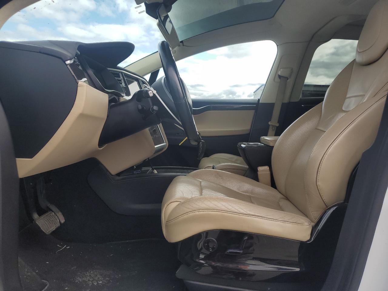 2016 Tesla Model X VIN: 5YJXCBE24GF015818 Lot: 93779255