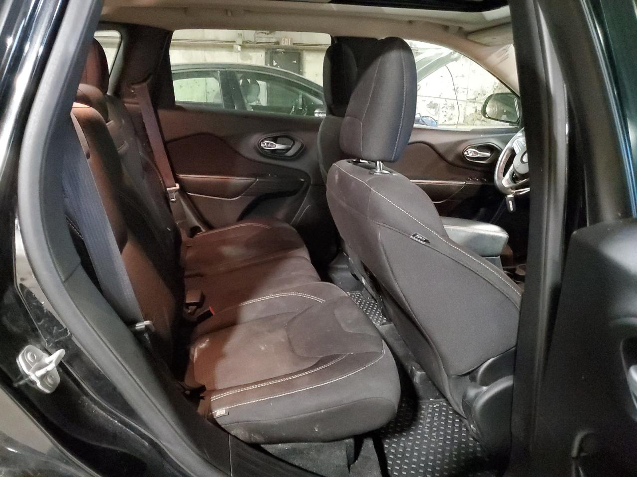 2016 Jeep Cherokee Latitude VIN: 1C4PJLCB4GW114102 Lot: 92234515