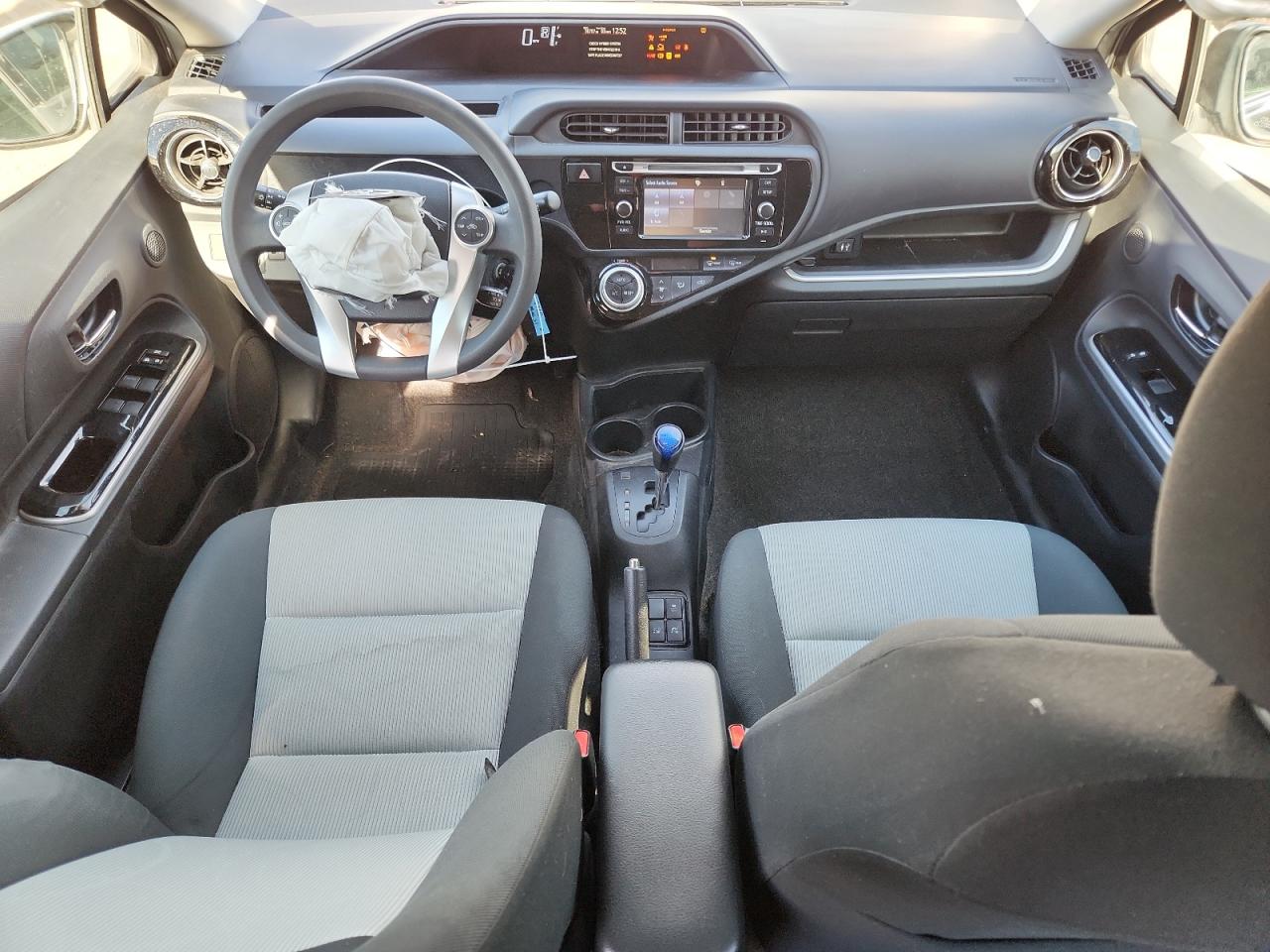 2015 Toyota Prius C VIN: JTDKDTB3XF1098768 Lot: 92311495