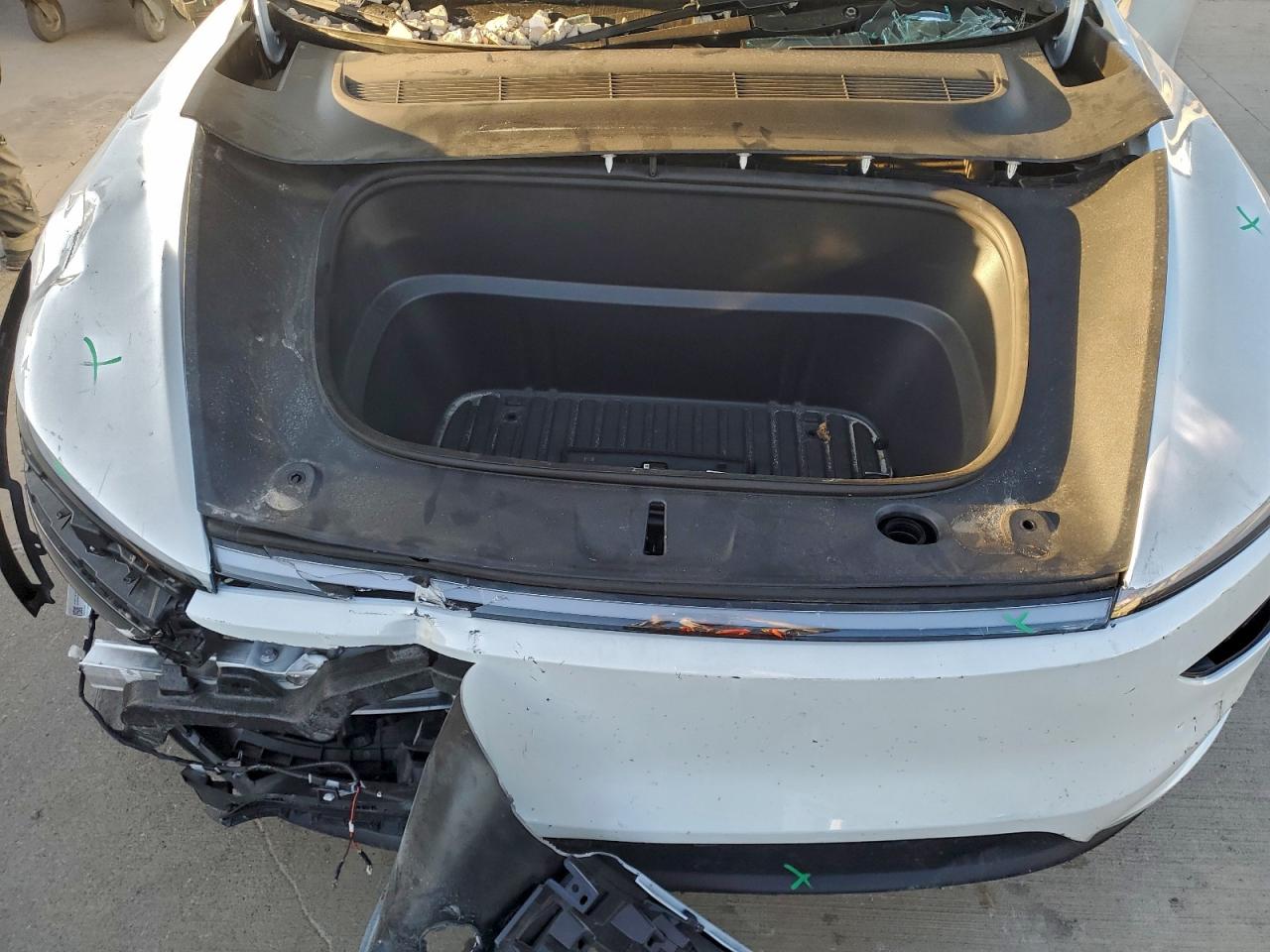 2026 Tesla Model Y VIN: 7SAYGDEDXTA491555 Lot: 92456235