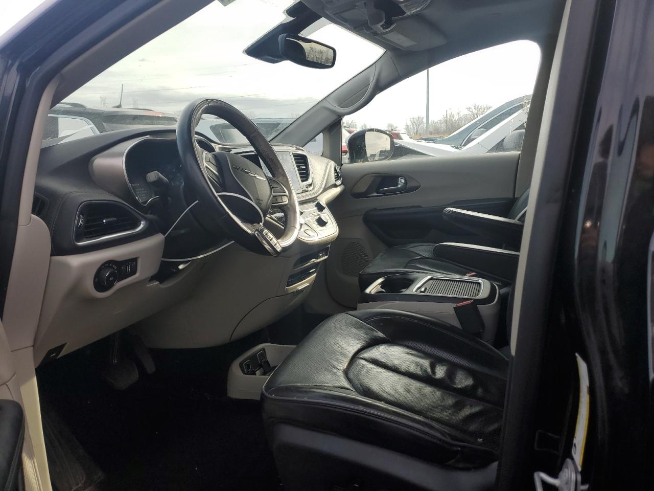 2017 Chrysler Pacifica Limited VIN: 2C4RC1GG8HR838107 Lot: 92503505