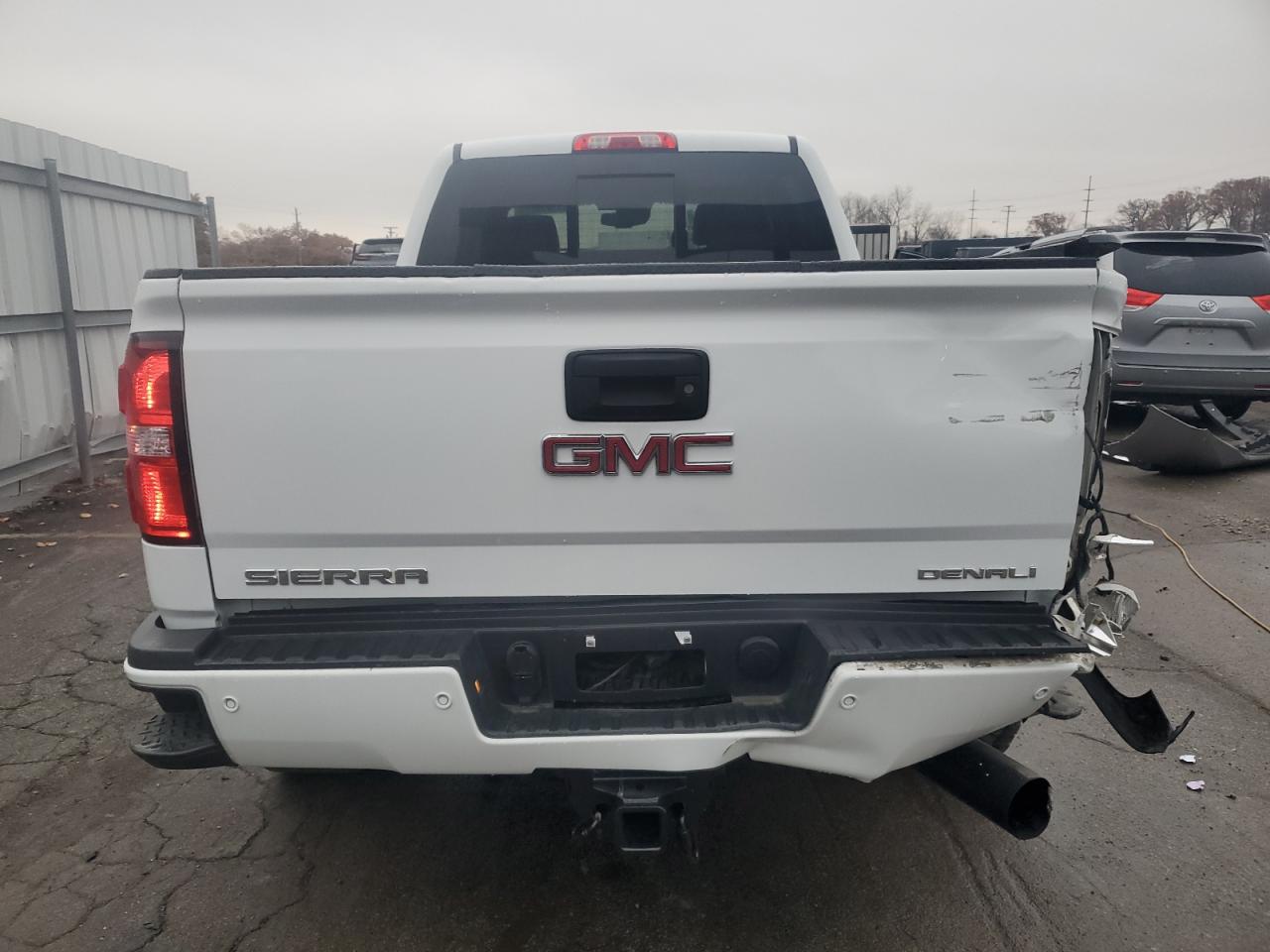 2017 GMC Sierra K2500 Denali VIN: 1GT12UEY0HF173157 Lot: 92639915