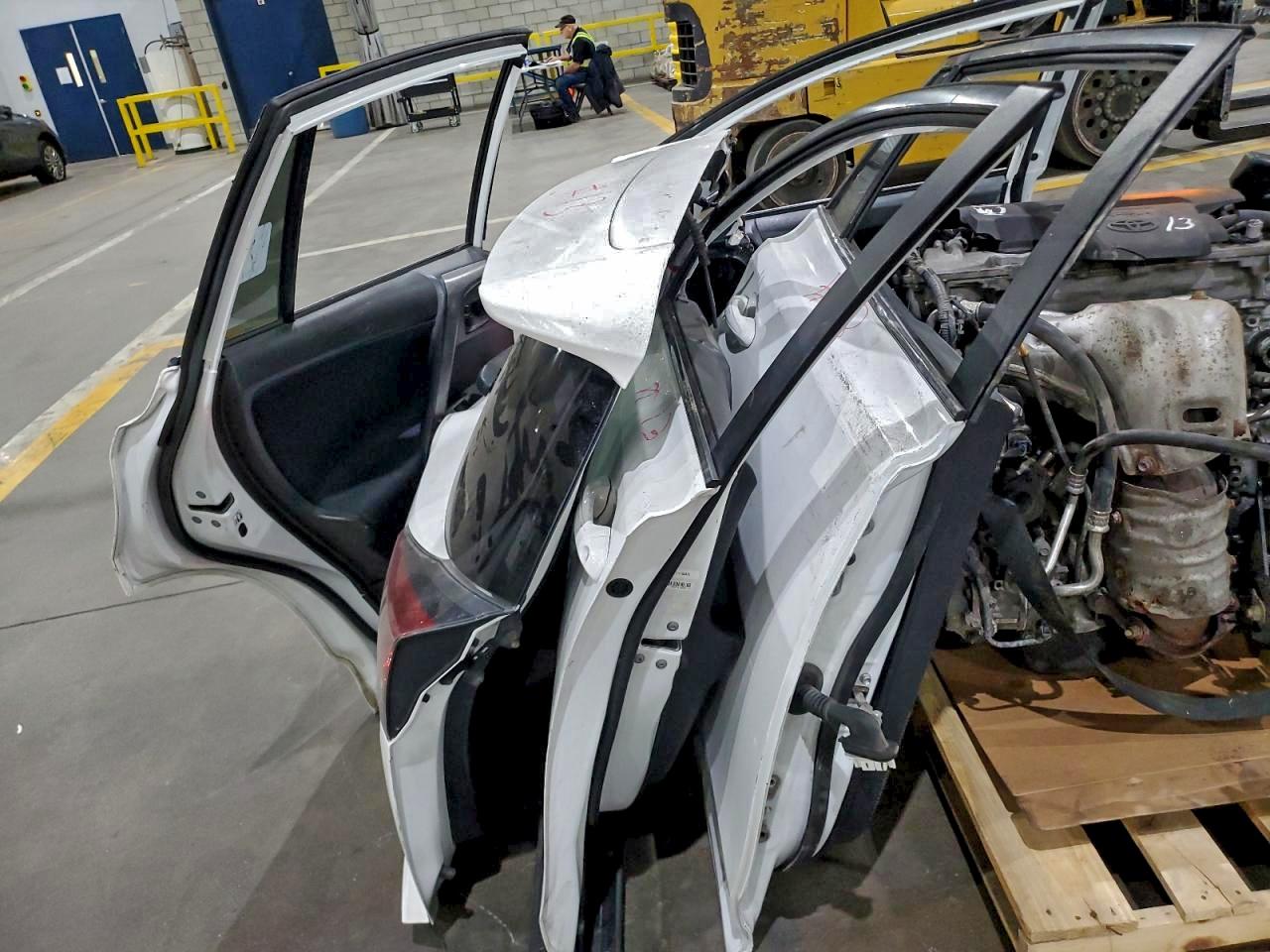 2017 Toyota Rav4 Le VIN: 2T3BFREV8HW655837 Lot: 94552625