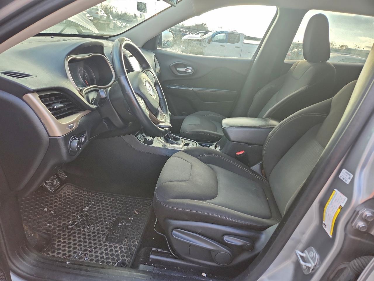 2016 Jeep Cherokee Latitude VIN: 1C4PJMCS4GW134033 Lot: 94564665