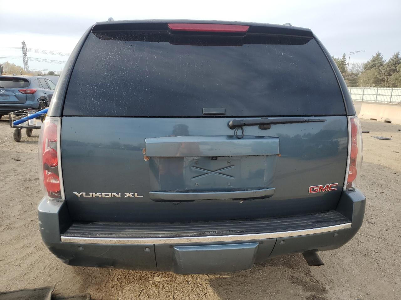 2007 GMC Yukon Xl Denali VIN: 1GKFK668X7J318253 Lot: 91709225