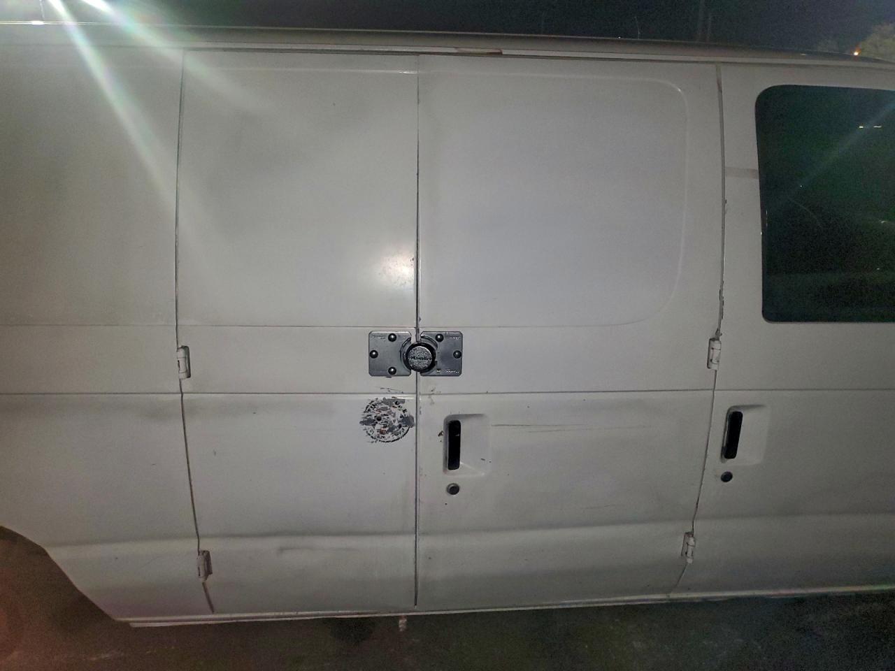 2001 Ford Econoline E250 Van VIN: B14310 Lot: 95113515