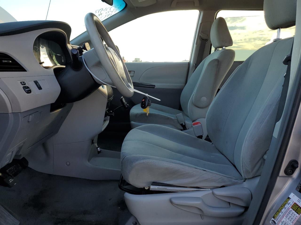 2011 Toyota Sienna VIN: 5TDZK3DC9BS040018 Lot: 92837365