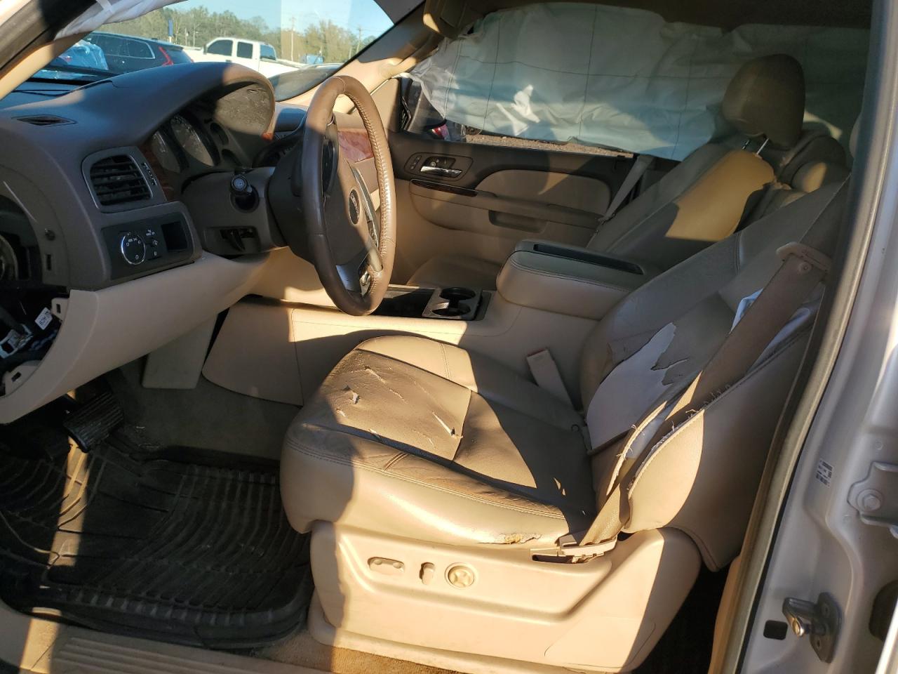 2011 GMC Yukon Xl C1500 Slt VIN: 1GKS1KE08BR397700 Lot: 92076805