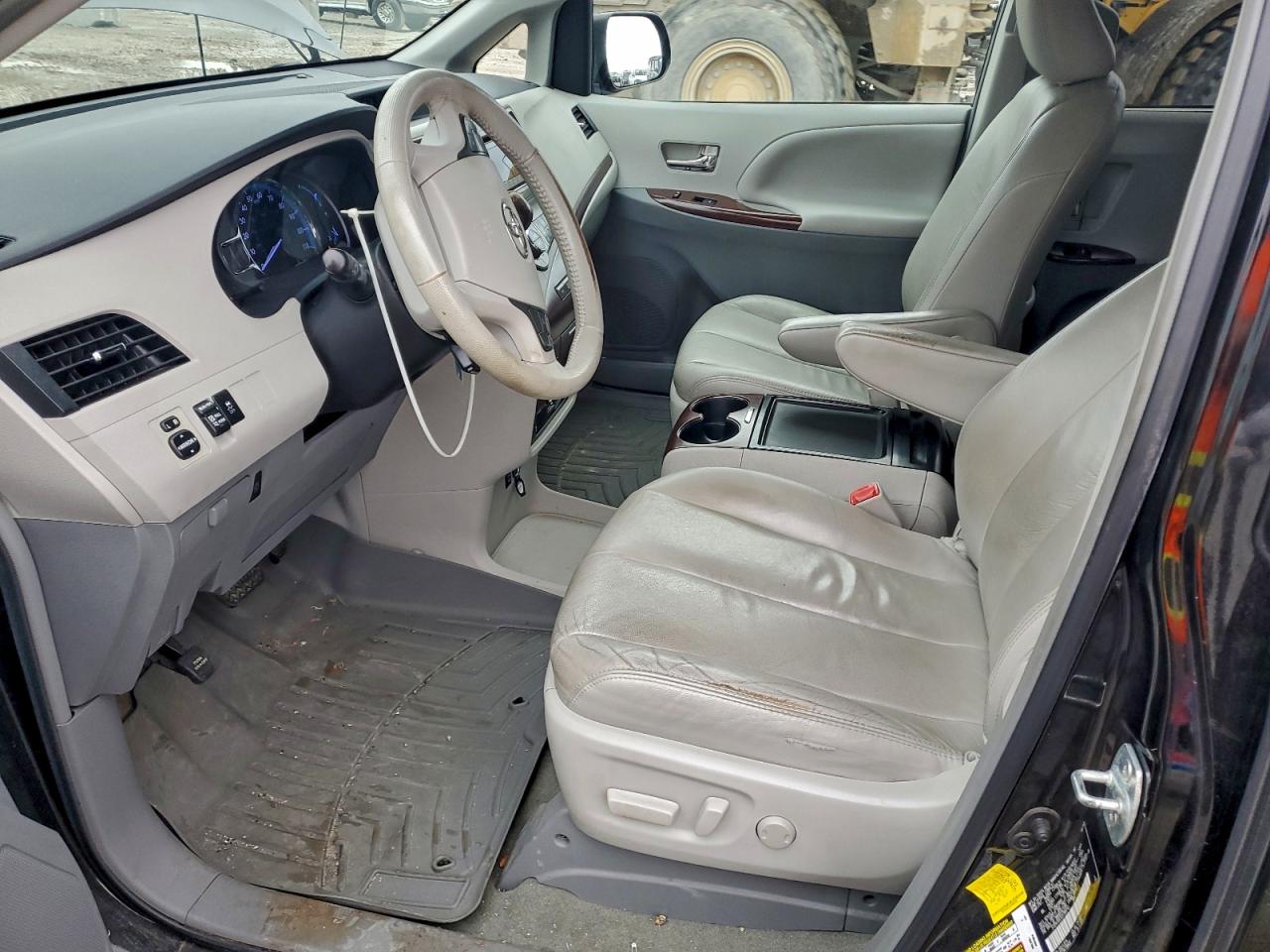 2012 Toyota Sienna Xle VIN: 5TDYK3DCXCS189745 Lot: 93696885