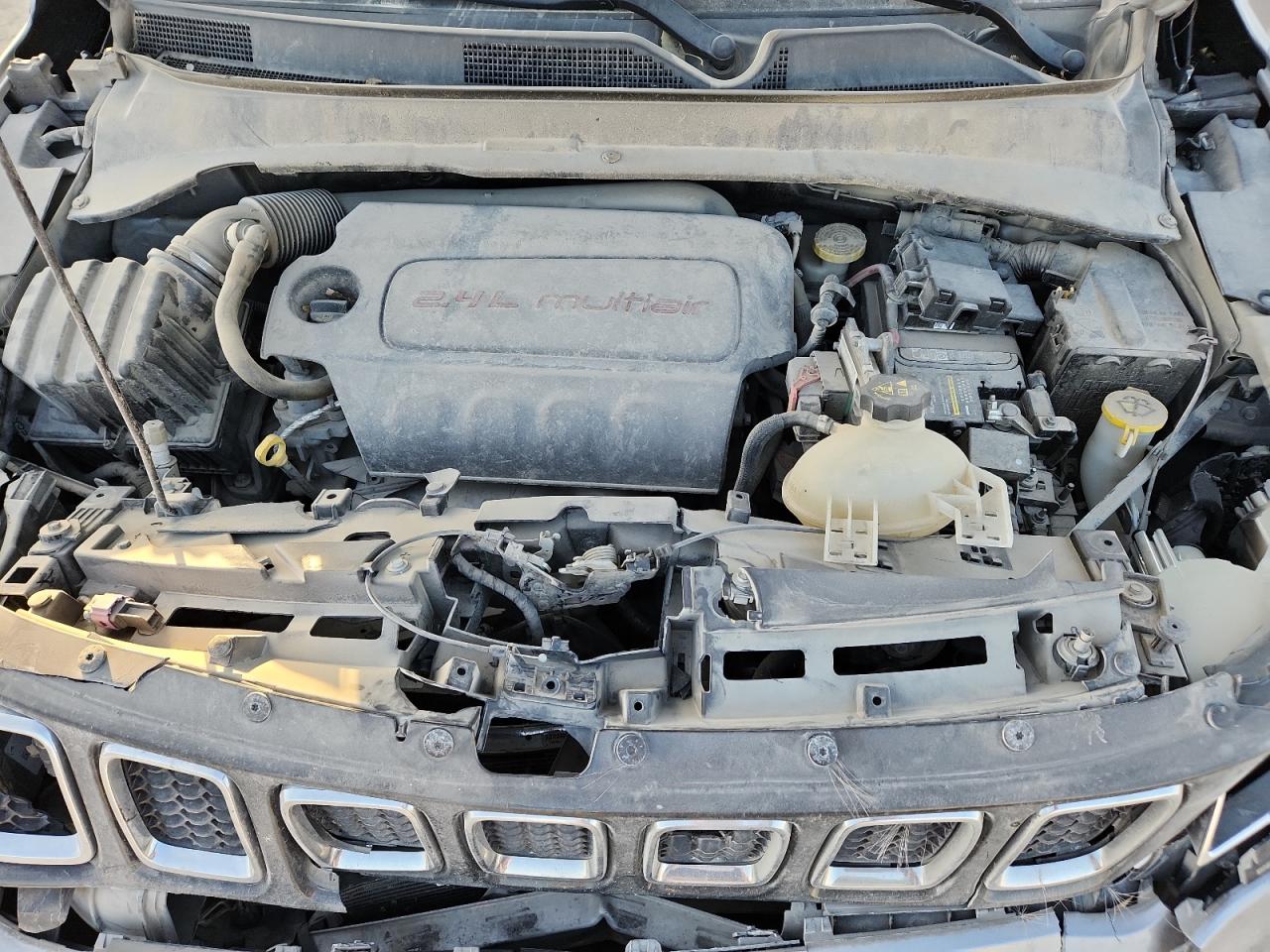 2018 Jeep Compass Latitude VIN: 3C4NJDBB0JT200101 Lot: 92705925