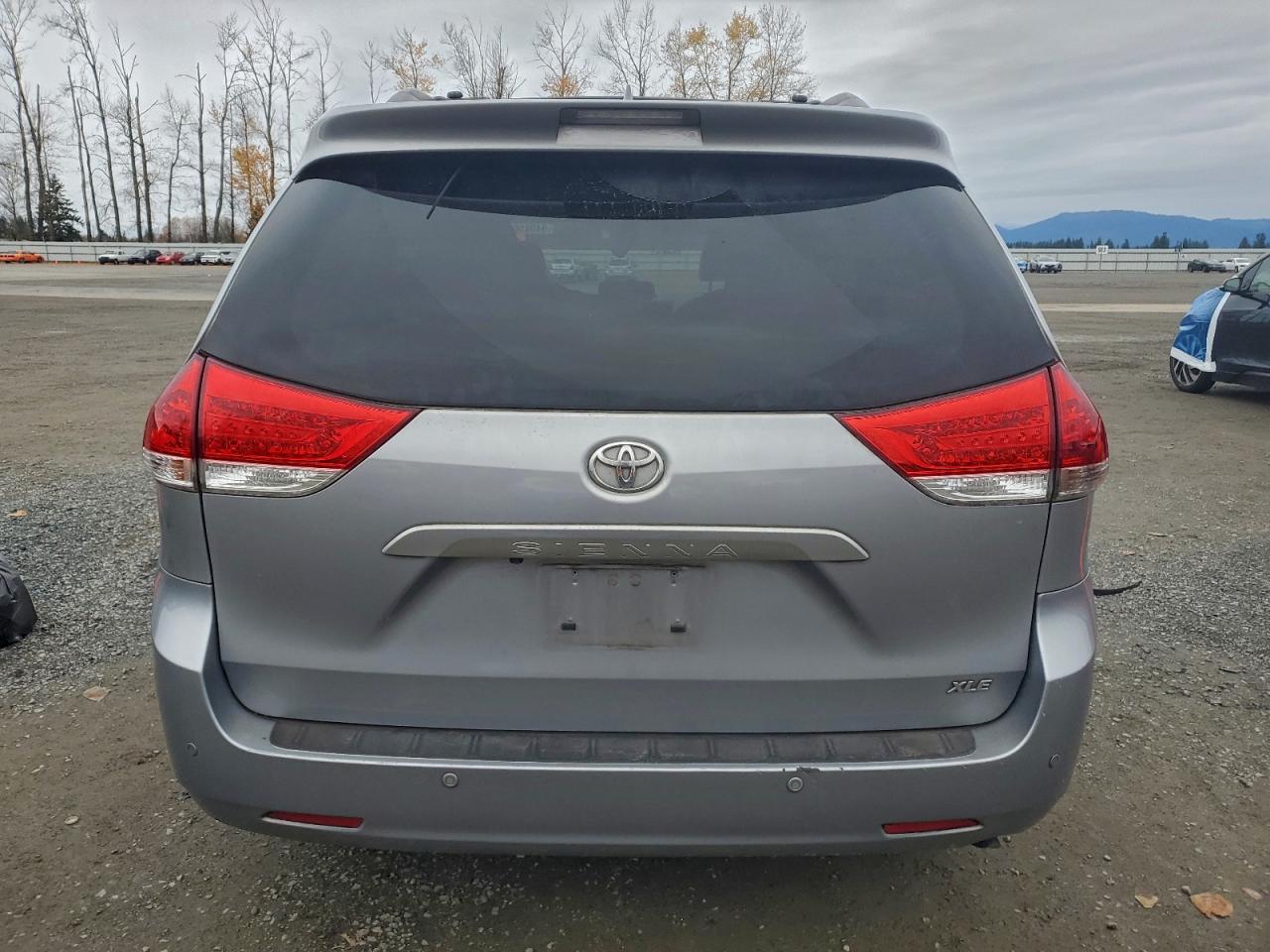 2012 Toyota Sienna Xle VIN: 5TDYK3DCXCS224882 Lot: 94025005