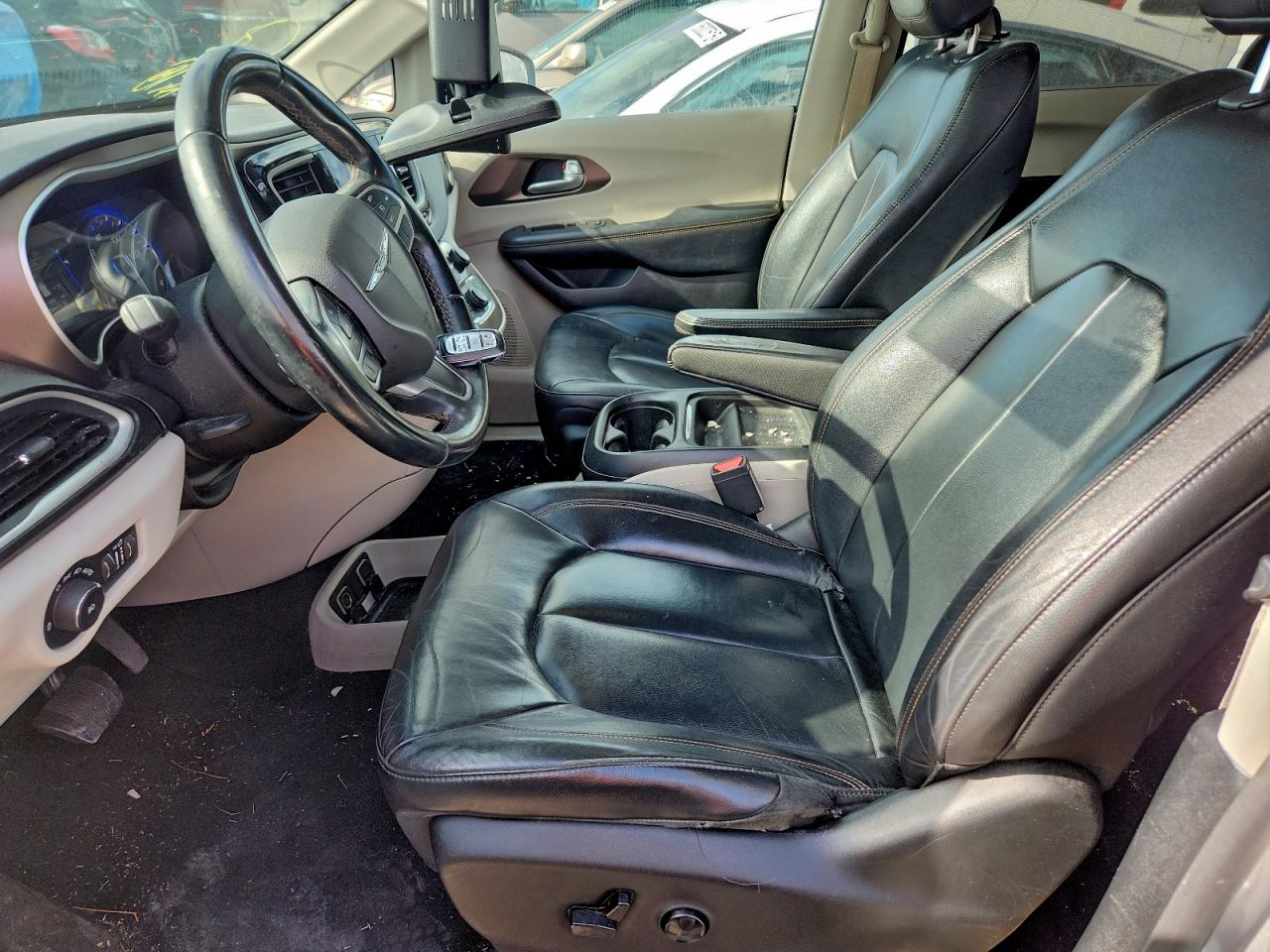 2017 Chrysler Pacifica Touring L VIN: 2C4RC1BG3HR543889 Lot: 92196555