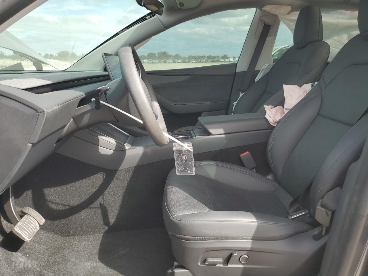 2026 Tesla Model Y VIN: 7SAYGDED5TA416150 Lot: 90472595