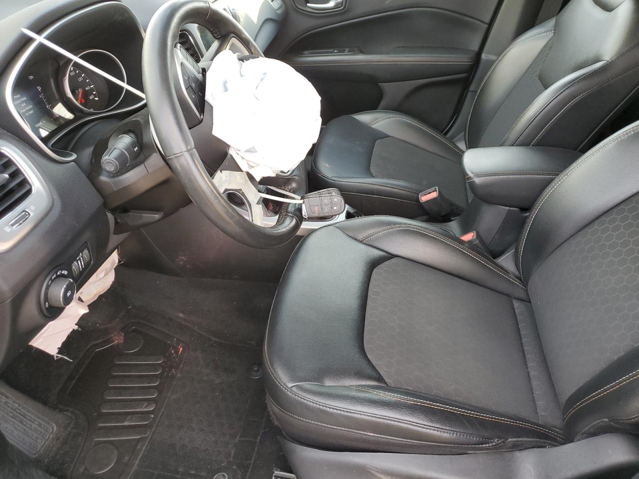 2018 Jeep Compass Latitude VIN: 3C4NJDBB8JT262197 Lot: 92884155