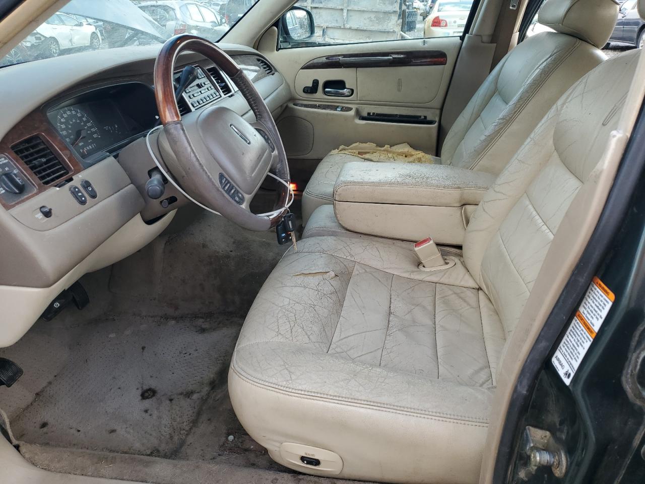 2001 Lincoln Town Car Signature VIN: 1LNHM82WX1Y691821 Lot: 93142335