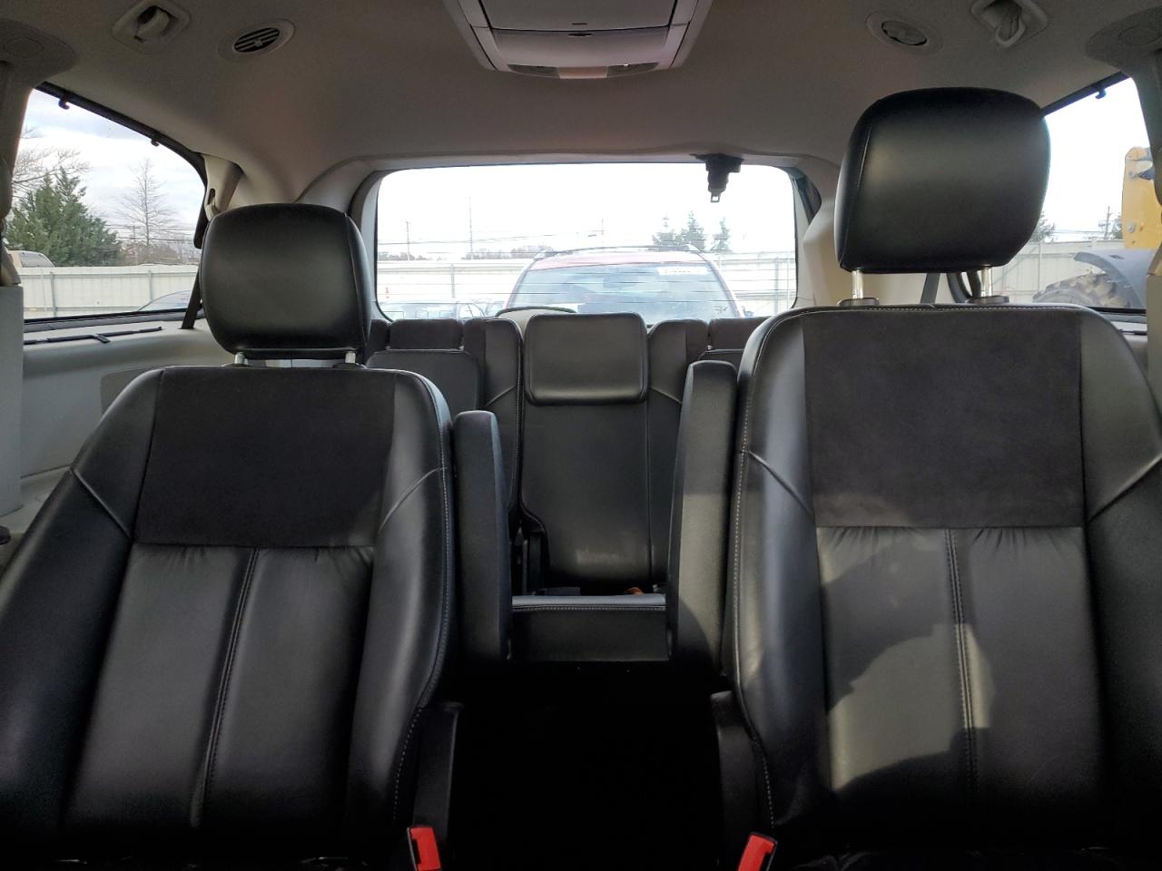 2011 Chrysler Town & Country Limited VIN: 2A4RR6DG2BR758707 Lot: 92102145