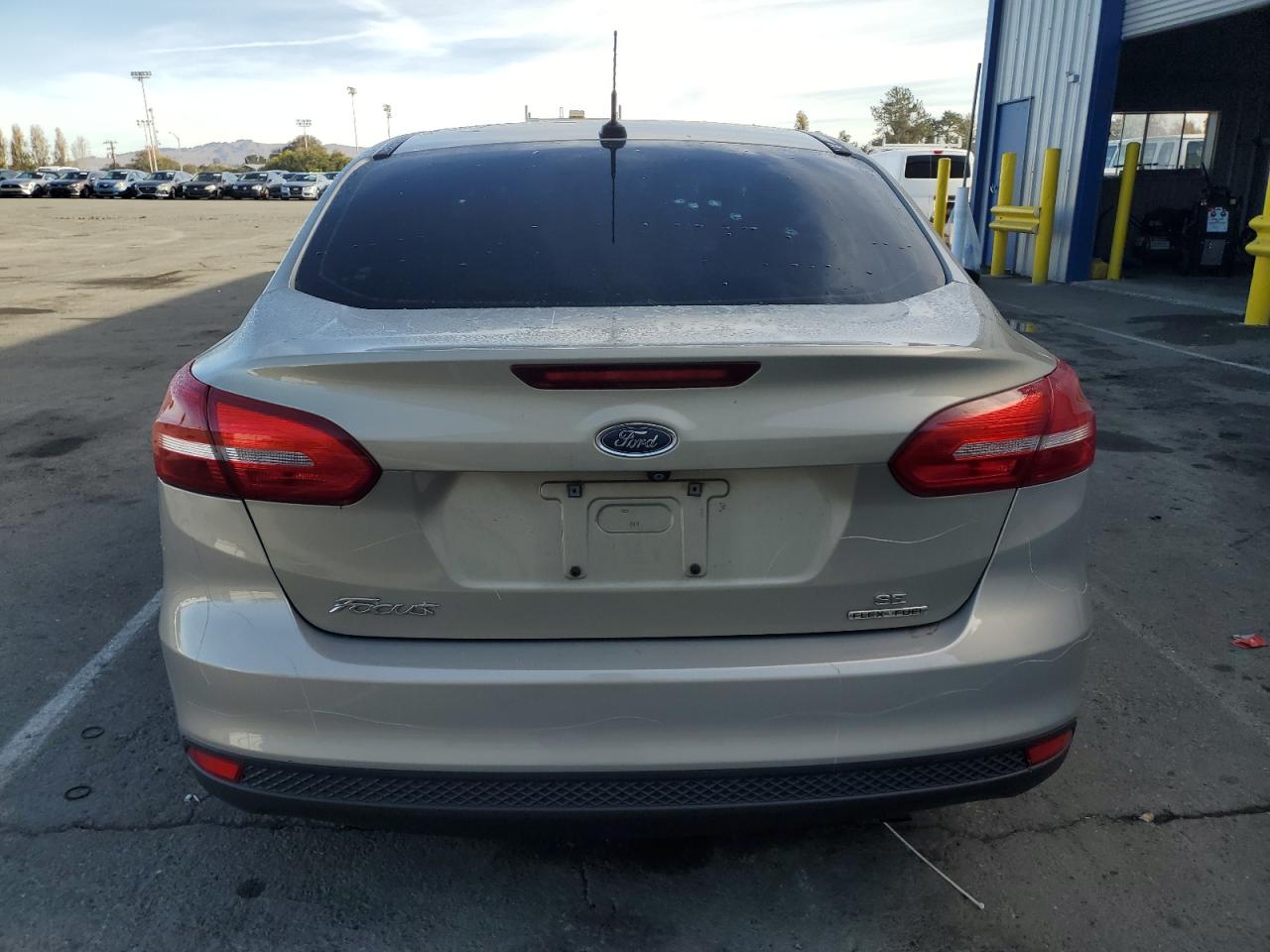 2015 Ford Focus Se VIN: 1FADP3F21FL201801 Lot: 92219945