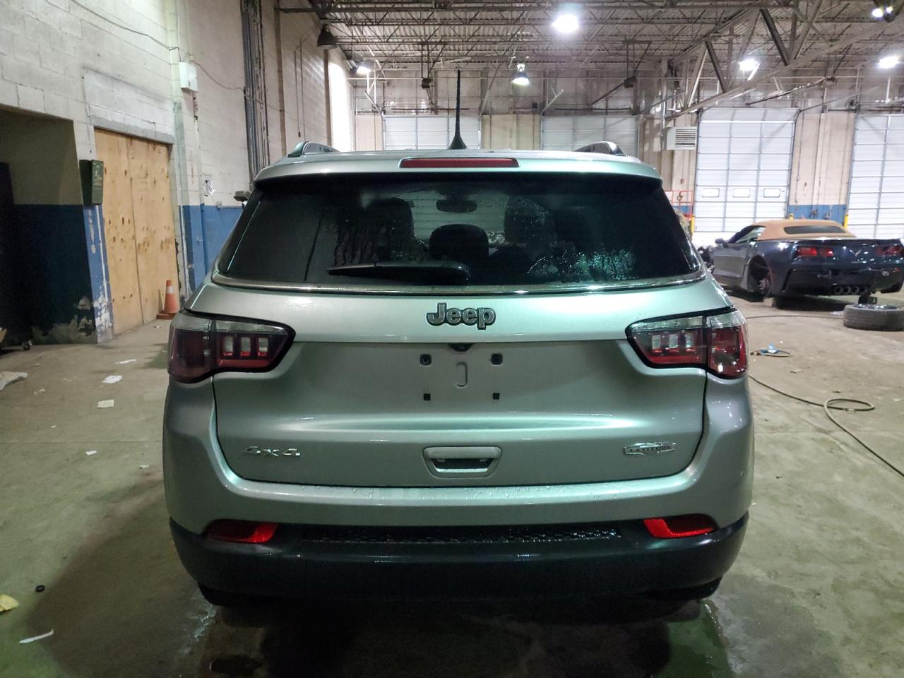 2018 Jeep Compass Latitude VIN: 3C4NJDBB2JT349979 Lot: 92355445