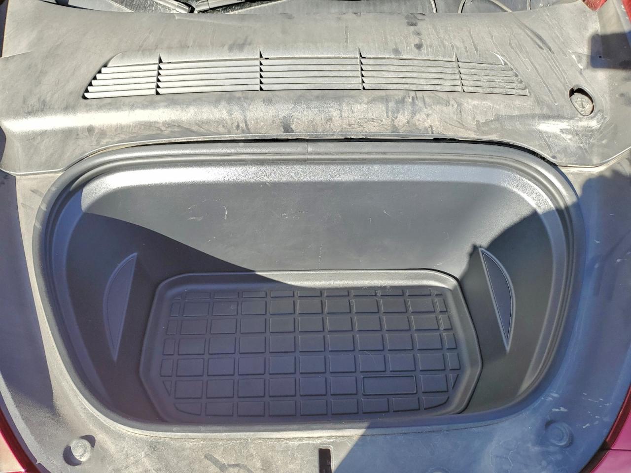 2024 Tesla Model Y VIN: 7SAYGDED6RF090709 Lot: 94753605