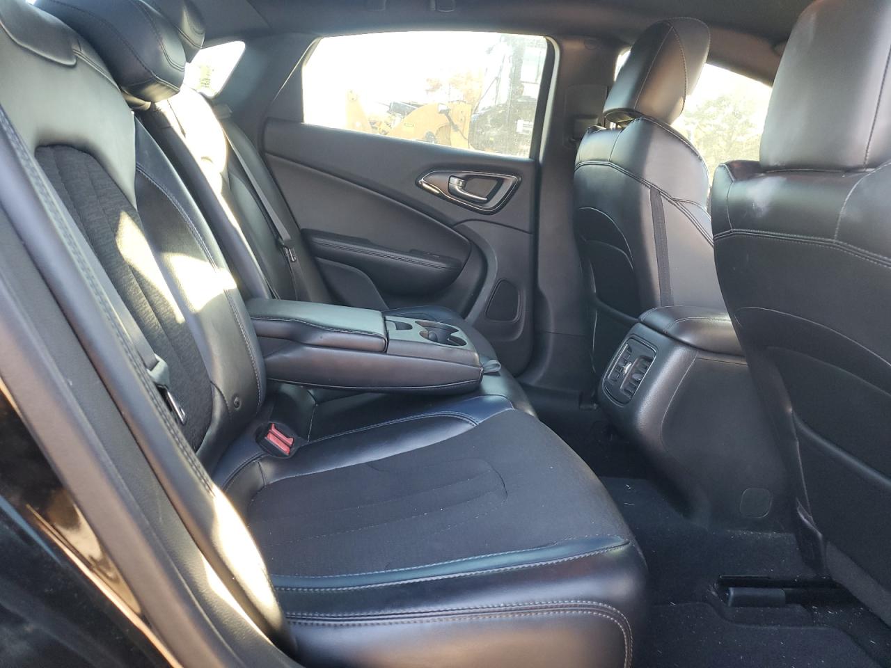 2015 Chrysler 200 S VIN: 1C3CCCBB2FN546402 Lot: 91445105