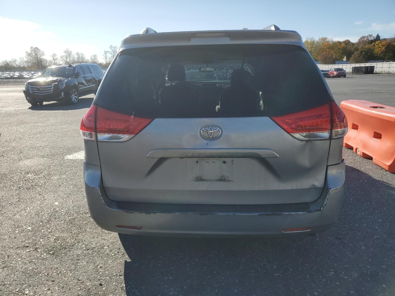 2012 Toyota Sienna Le VIN: 5TDKK3DC4CS242705 Lot: 91405835