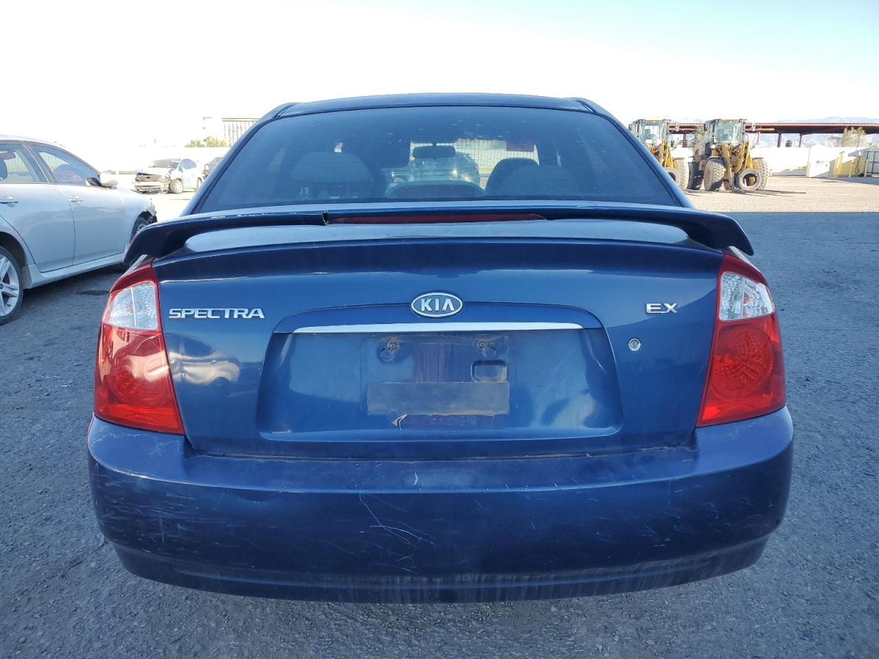 2004 Kia Spectra Lx VIN: KNAFE122745052456 Lot: 90951605