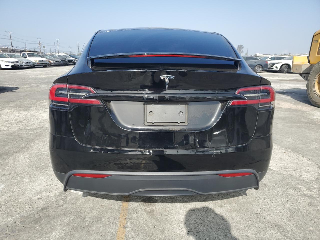 2022 Tesla Model X VIN: 7SAXCBE51NF330053 Lot: 90732755