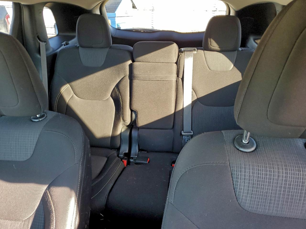 2015 Jeep Cherokee Latitude VIN: 1C4PJMCB4FW687067 Lot: 94355055