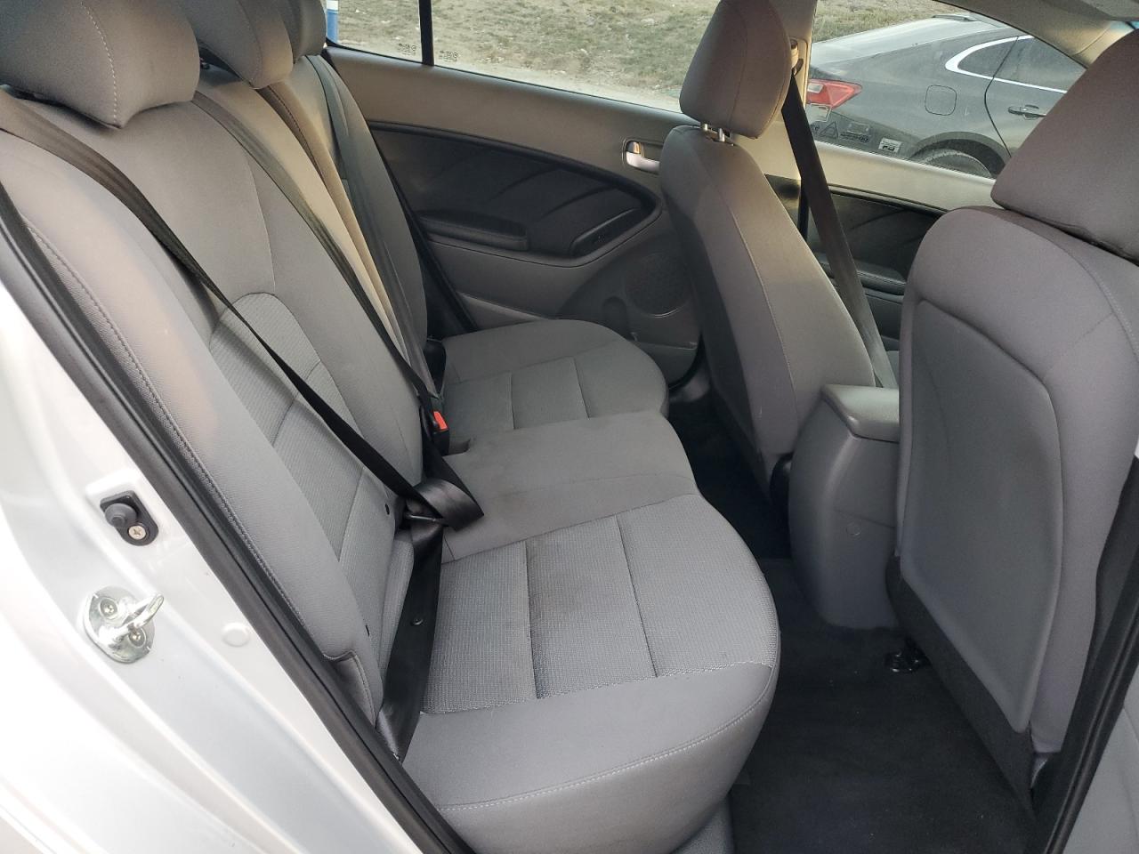 2018 Kia Forte Lx VIN: 3KPFK4A75JE235493 Lot: 90090635