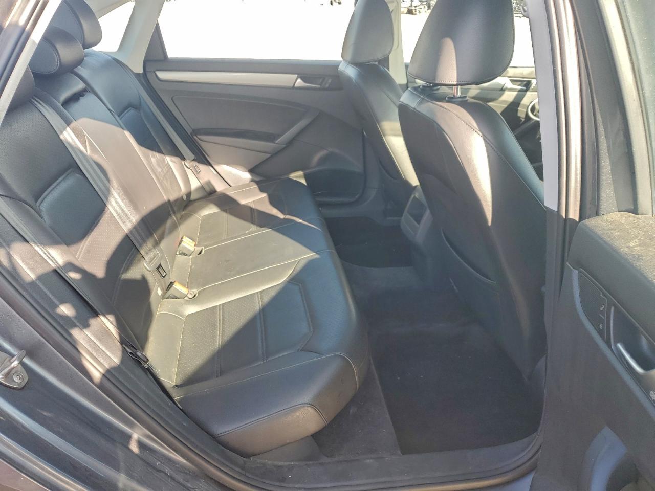 2015 Volkswagen Passat S VIN: 1VWAT7A34FC111751 Lot: 94430085