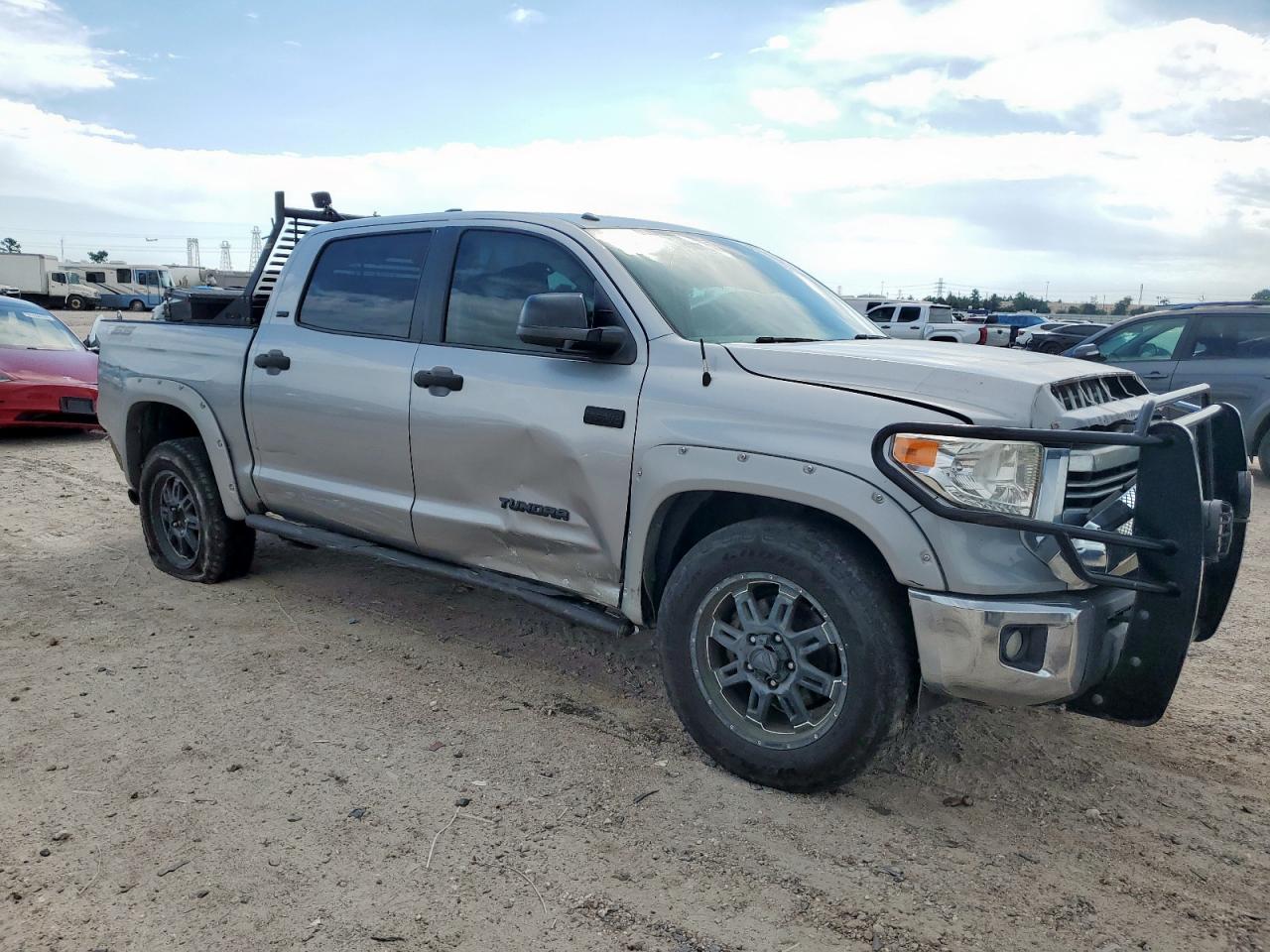 Фото: 5TFDW5F1XHX646050