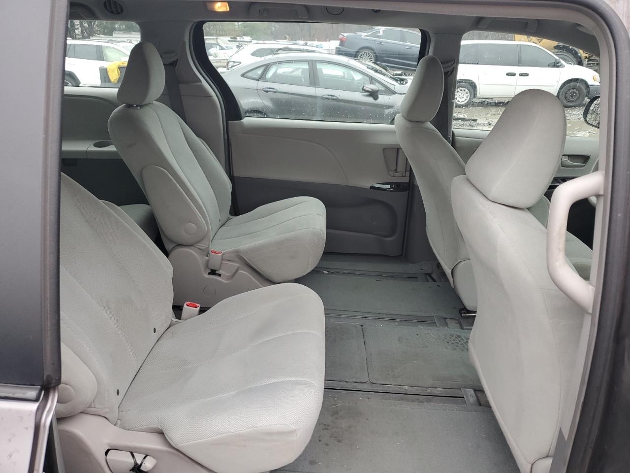 2014 Toyota Sienna VIN: 5TDZK3DC9ES499876 Lot: 92653995