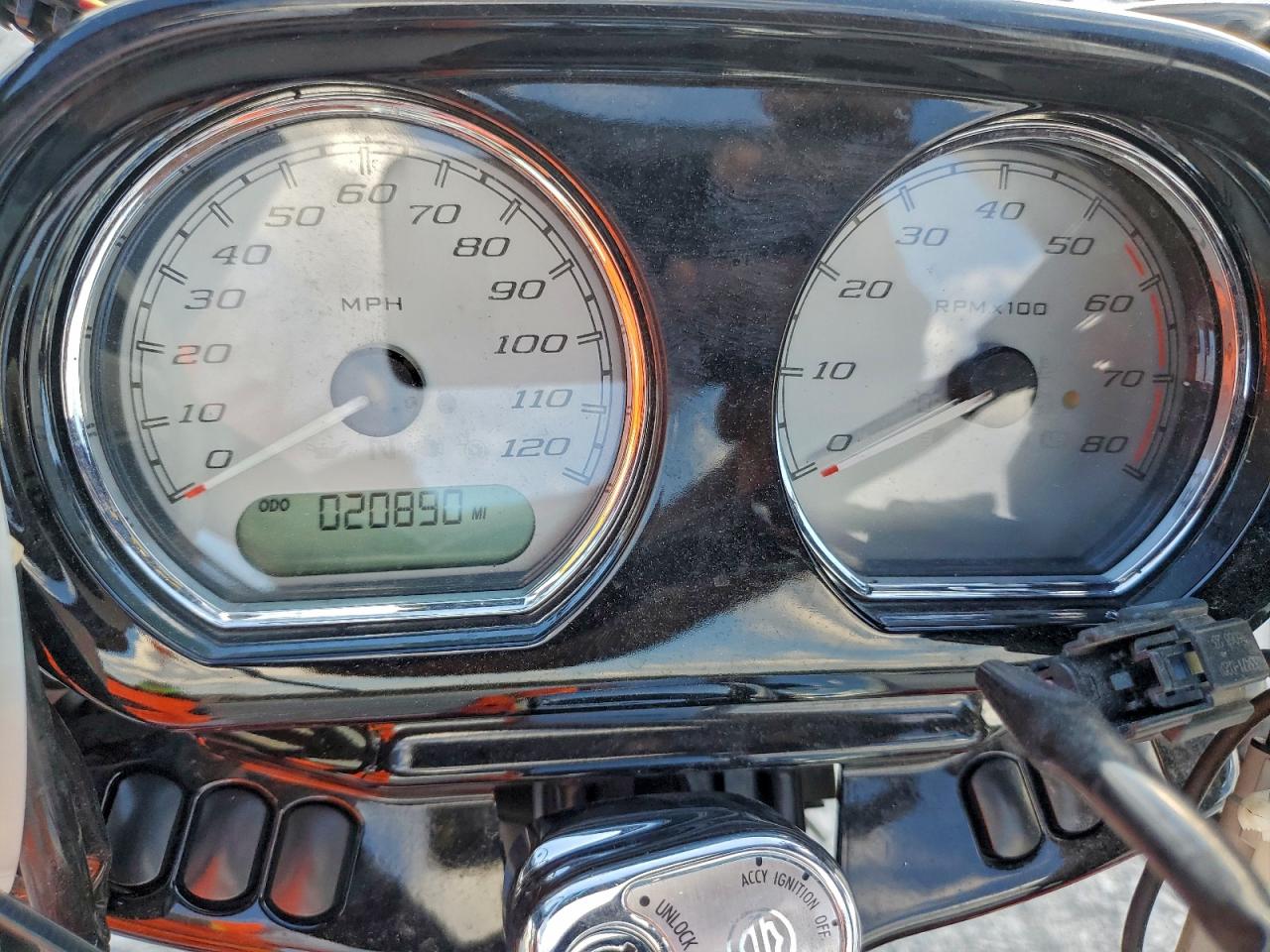 2017 Harley-Davidson Fltrxs Road Glide Special VIN: 1HD1KTC17HB617379 Lot: 93916375