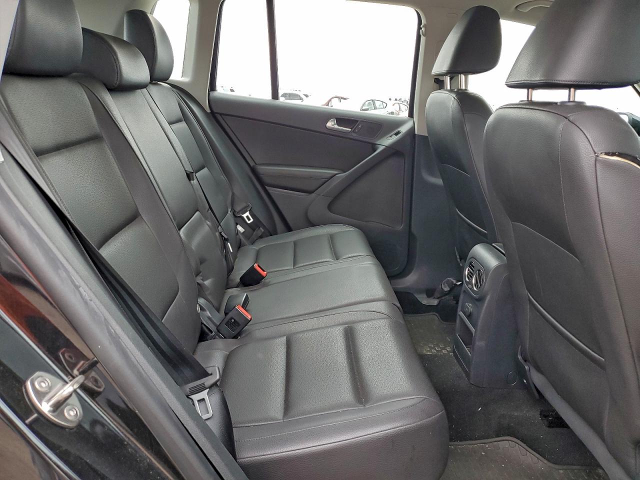 2016 Volkswagen Tiguan S VIN: WVGAV7AX5GW599877 Lot: 94147835