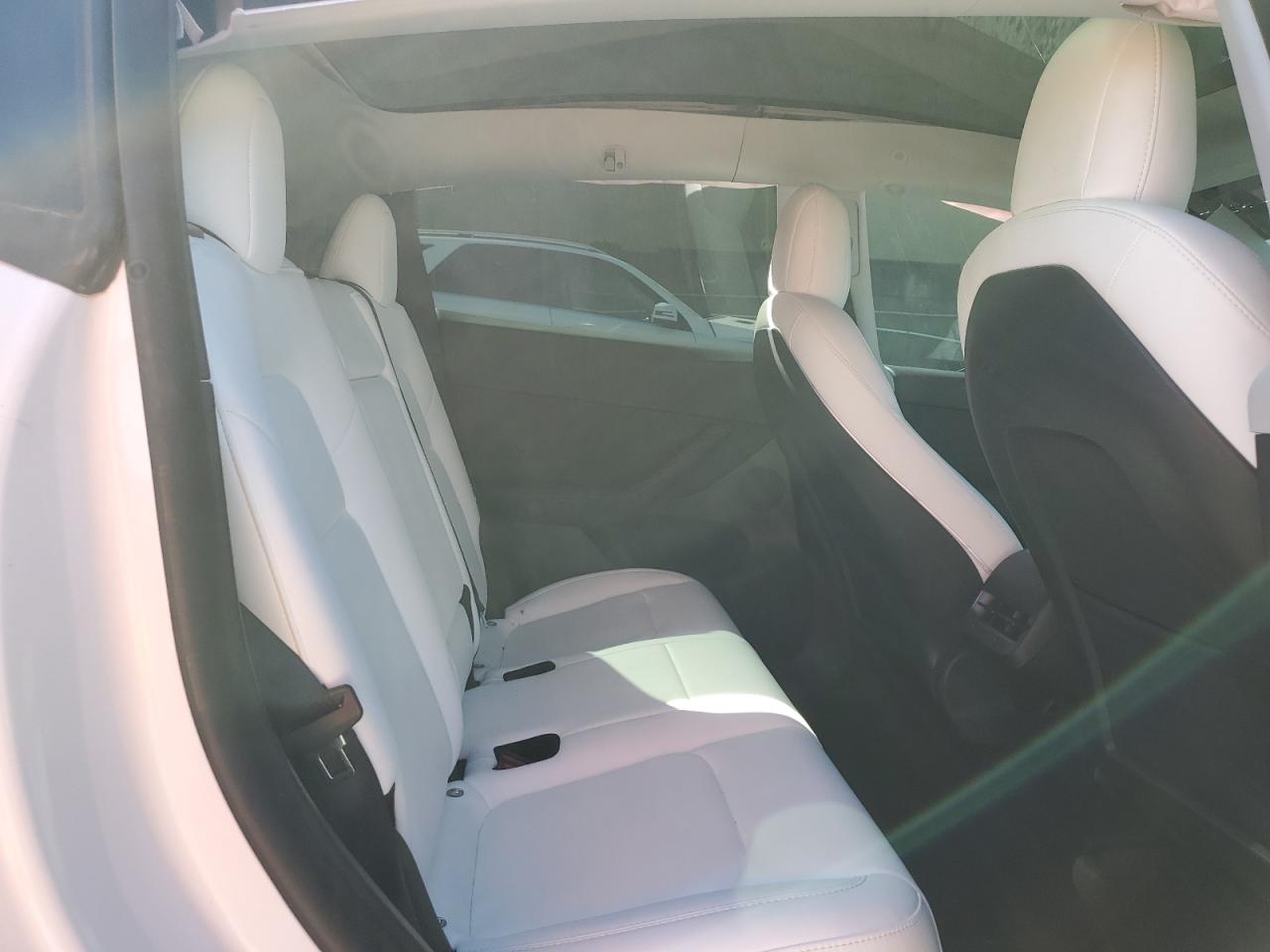 2022 Tesla Model Y VIN: 7SAYGDEF6NF530102 Lot: 92348845