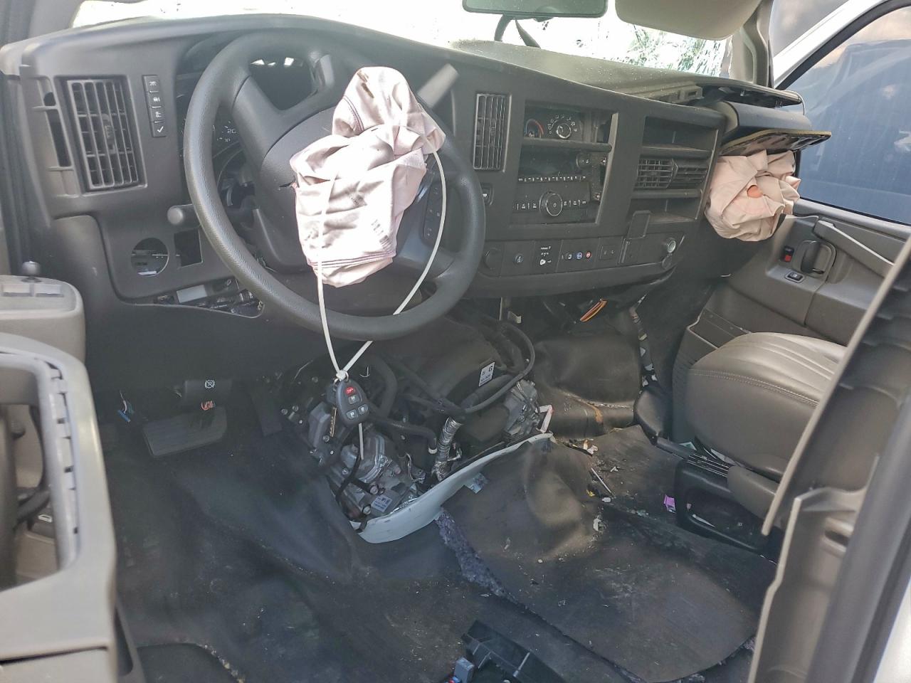 2024 Chevrolet Express Delivery Van VIN: 1GCWGAFP5R1165002 Lot: 92639715