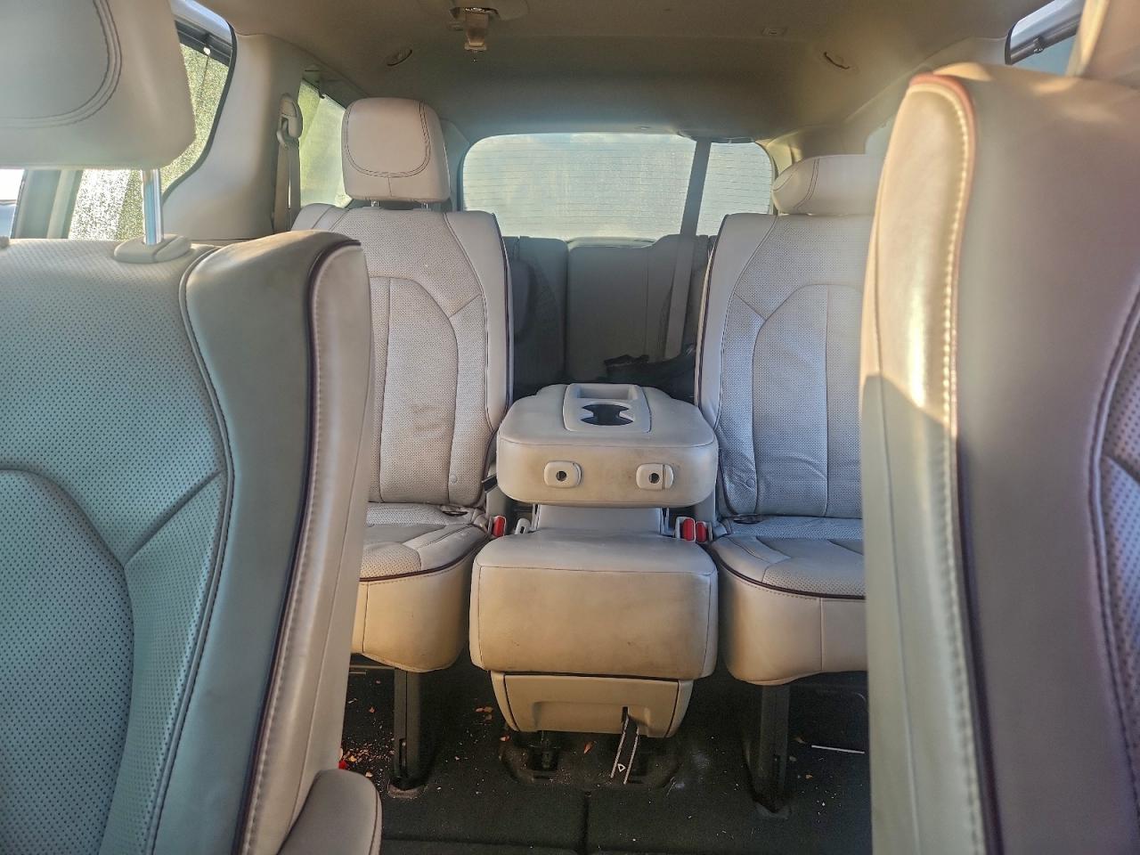 2017 Chrysler Pacifica Limited VIN: 2C4RC1GG8HR812235 Lot: 93747235