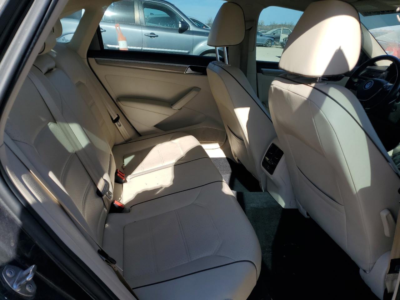 2018 Volkswagen Passat Se VIN: 1VWBA7A38JC042369 Lot: 92530785