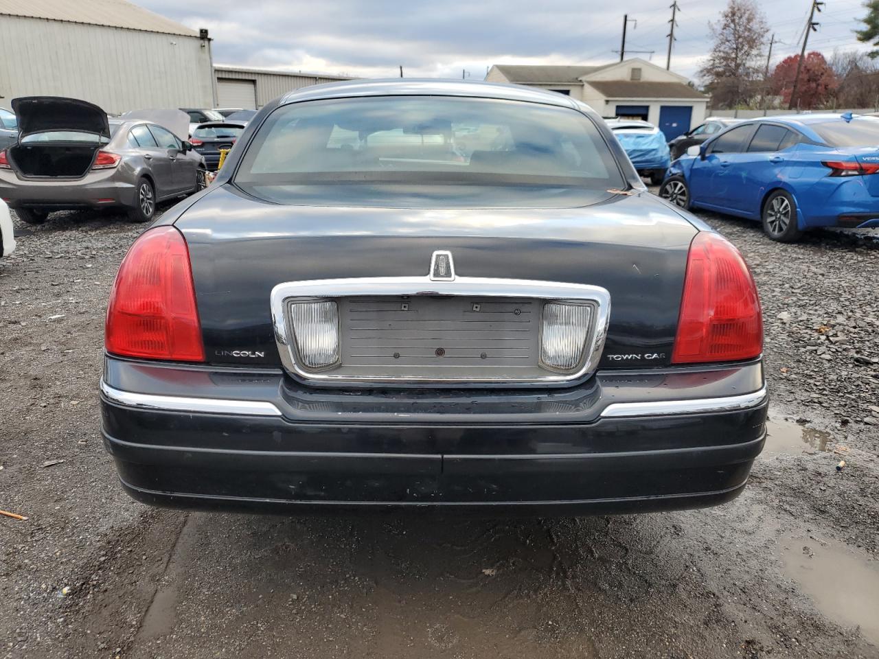 2007 Lincoln Town Car Executive L VIN: 1LNHM84W97Y634886 Lot: 91803445