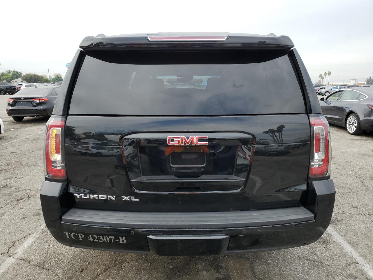 2019 GMC Yukon Xl C1500 Slt VIN: 1GKS1GKCXKR383132 Lot: 92465655