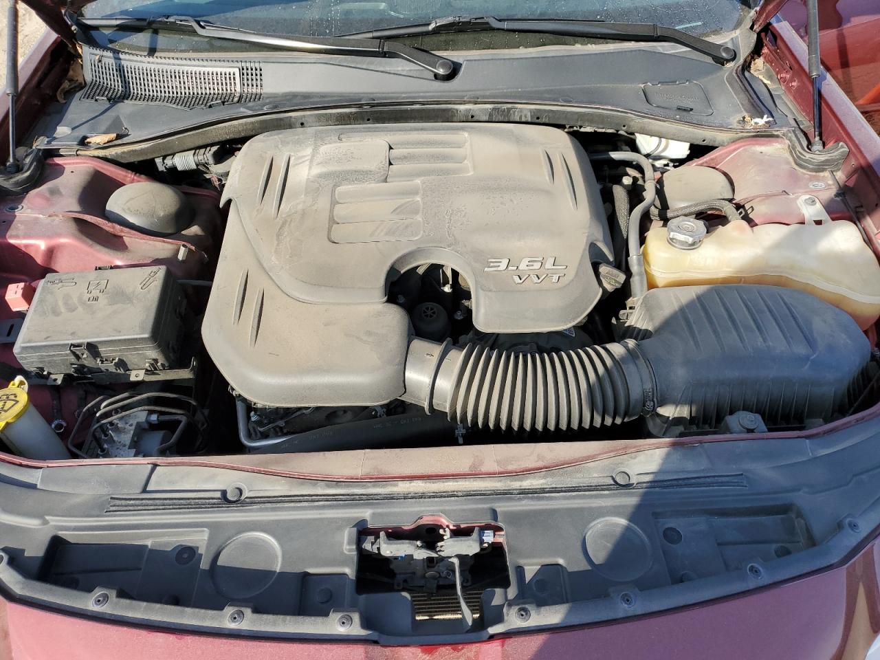 2019 Chrysler 300 Limited VIN: 2C3CCAEG0KH585827 Lot: 93584765