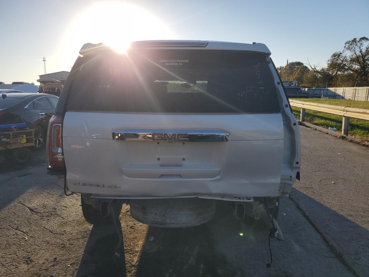 2017 GMC Yukon Xl Denali VIN: 1GKS2HKJ1HR266775 Lot: 90705805