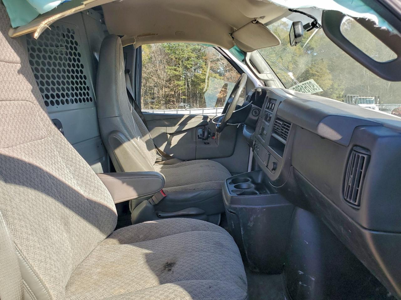 2017 Chevrolet Express G2500 VIN: 1GCWGAFG2H1120114 Lot: 93751595