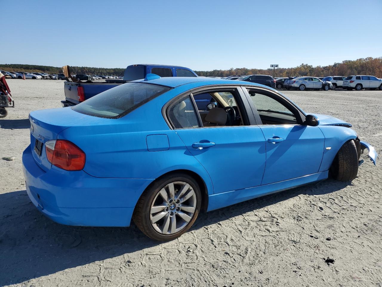 Фото: WBAVA33527PV64260