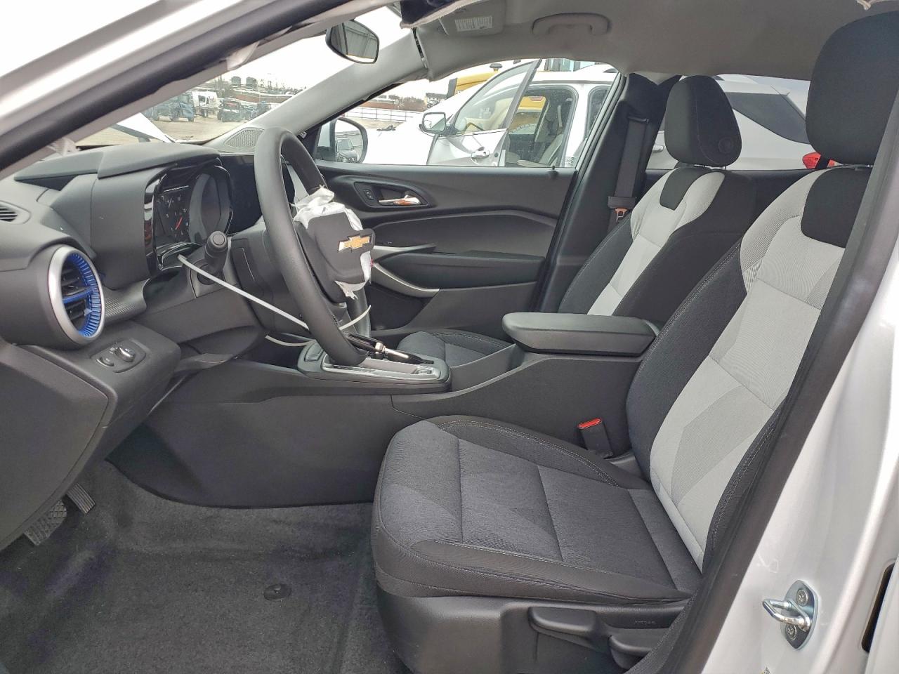 2024 Chevrolet Trax Ls VIN: KL77LFE27RC050521 Lot: 93720675