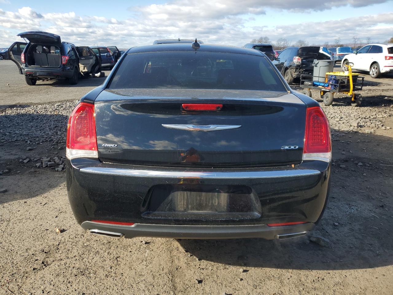 2015 Chrysler 300 Limited VIN: 2C3CCARG3FH923253 Lot: 93233015