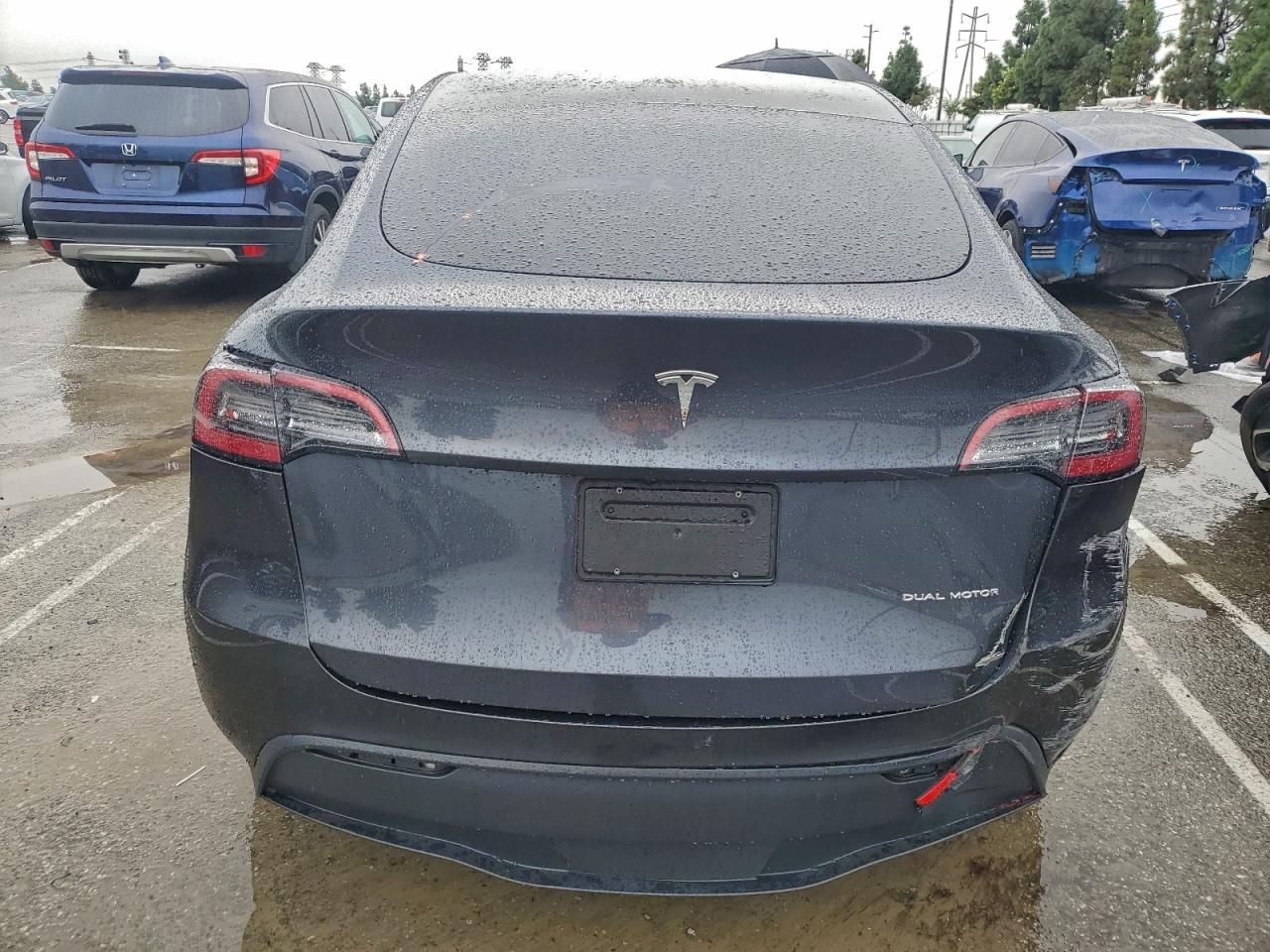 2024 Tesla Model Y VIN: 7SAYGAEE3RF063829 Lot: 93368885