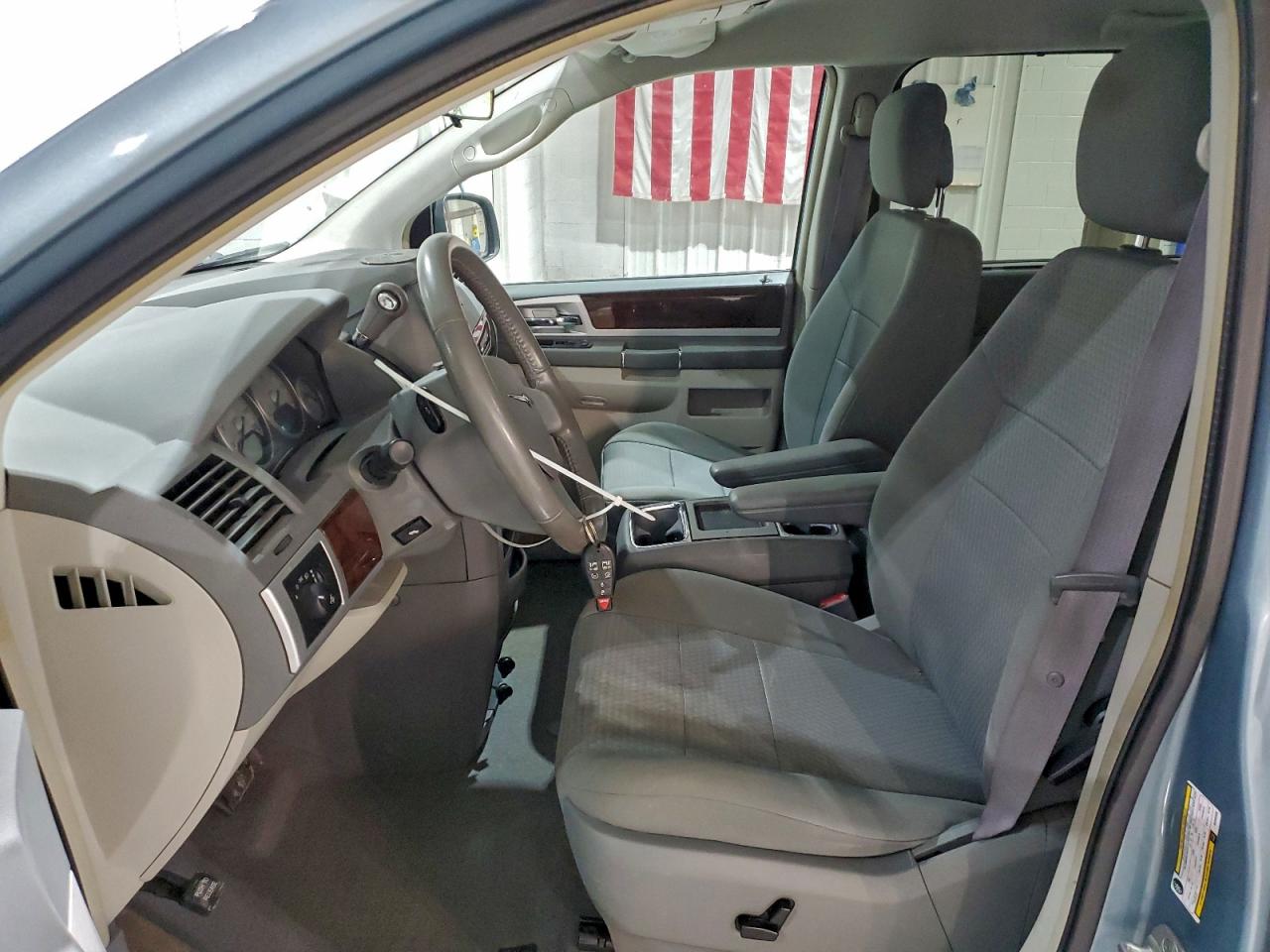 2010 Chrysler Town & Country Touring VIN: 2A4RR5D18AR300366 Lot: 94232215