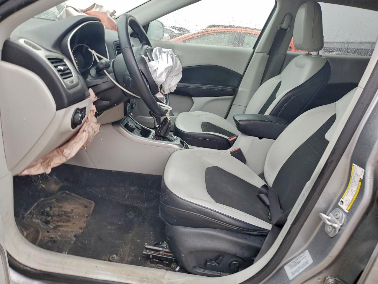 2018 Jeep Compass Latitude VIN: 3C4NJDBB3JT113485 Lot: 93835635