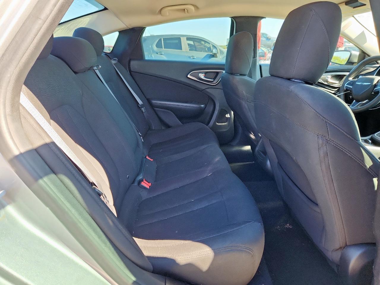 2015 Chrysler 200 Limited VIN: 1C3CCCAB0FN623057 Lot: 90901985